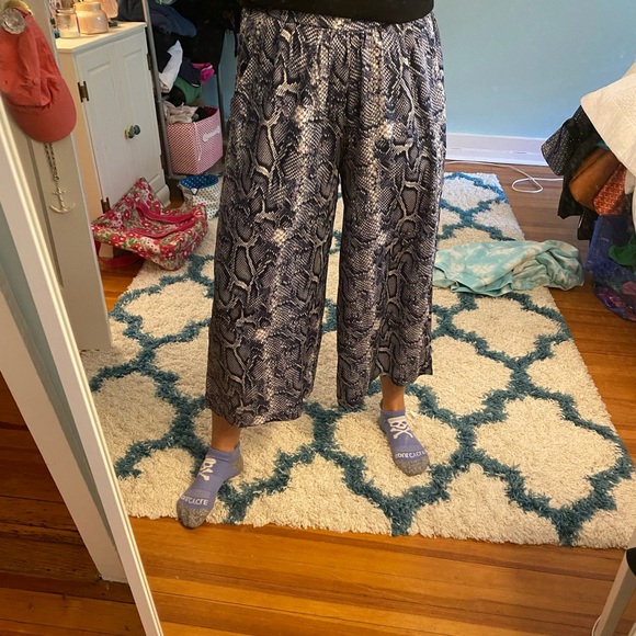 snake skin ruby and jenna flowy pants - Picture 2 of 3